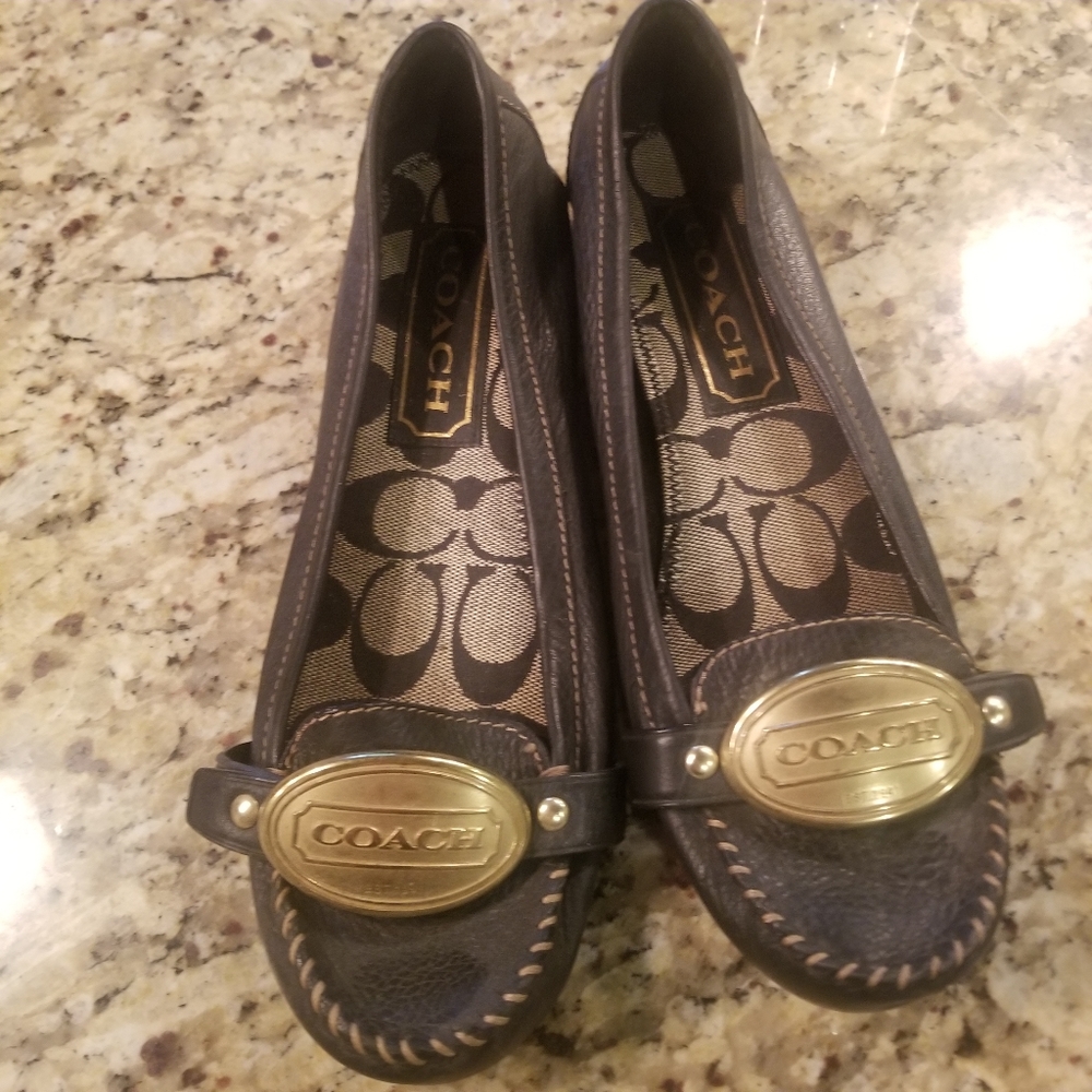 Coach Navy blue flats with gold accent